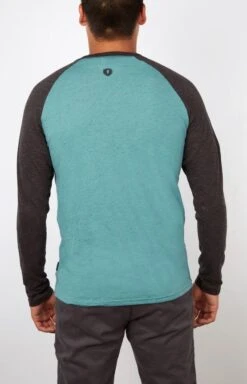 Gongshow Healthy Scratch Long-Sleeve Crew Neck 5 Gongshow Healthy Scratch Long-Sleeve Crew Neck -Pro Hockey Gear TF18 M721 03 555x 1c697b31 14db 4f39 80e2 4e525210efbf